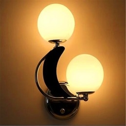 Moderni ja nykyaikainen hopeinen ominaisuus Ambient Light -seinävalaisimiin