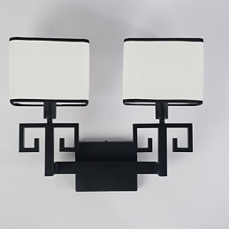 Moderni nykyaikainen maalaismainen Lodge Moderni nykyaikainen maalausominaisuus minityyliseen ympäristöön