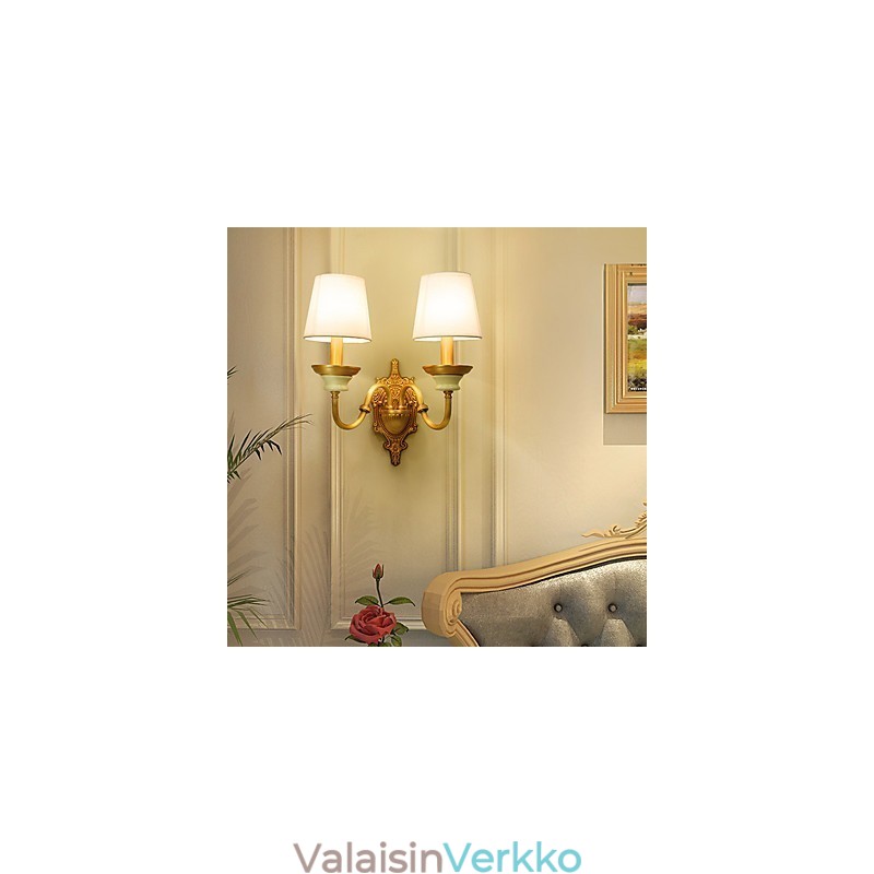 Yksinkertainen maalaisperinteinen klassinen messinkiominaisuus minityylisille uplight-seinävalaisimille