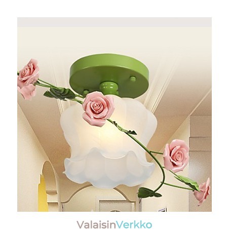 Ystävänpäivä Ruusutarhan kukat ja kasvit imevät kupolin valoa Ystävänpäivä Ruusutarhan kukat ja kasvit imevät kupolin valoa