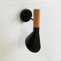 Moderni yksinkertainen olohuoneen sänky takorautajäljitelmäpuuseinävalaisin