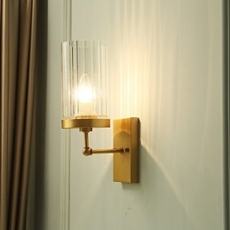 Perinteinen Classic Country Brass -ominaisuus mini-tyyliselle seinävalaisimille