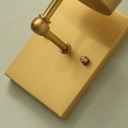 Perinteinen Classic Country Brass -ominaisuus mini-tyyliselle seinävalaisimille