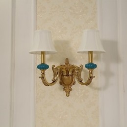 Yksinkertainen maalaisperinteinen klassinen messinkiominaisuus minityylisille uplight-seinävalaisimille