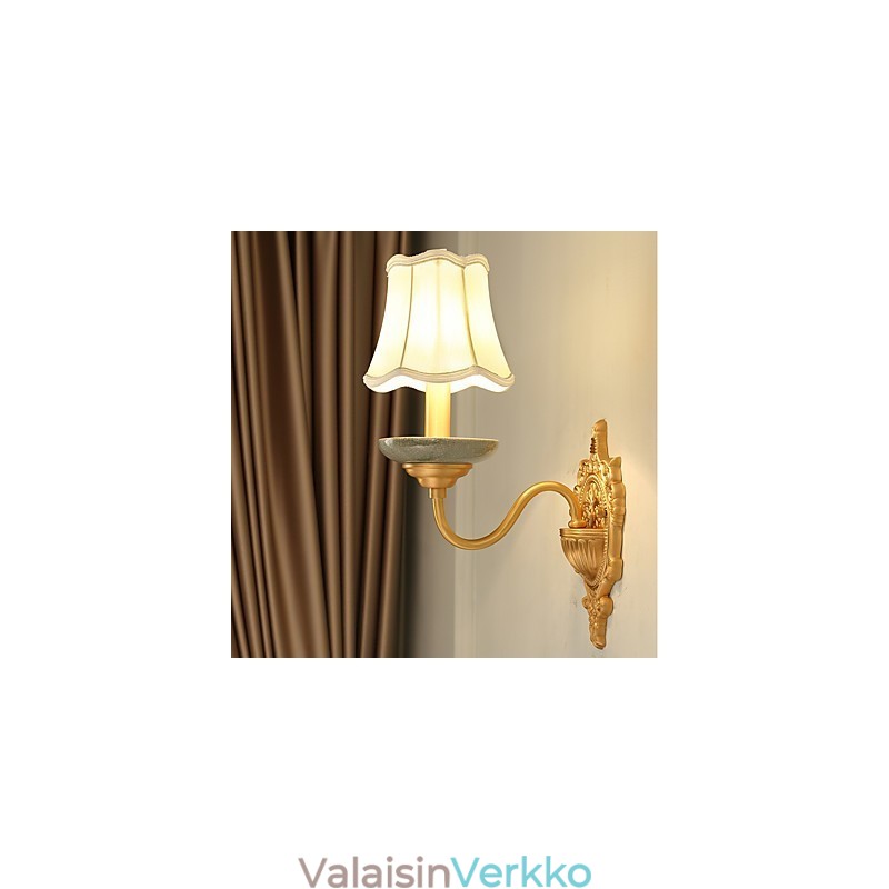 Yksinkertainen maalaisperinteinen klassinen messinkiominaisuus minityylisille uplight-seinävalaisimille