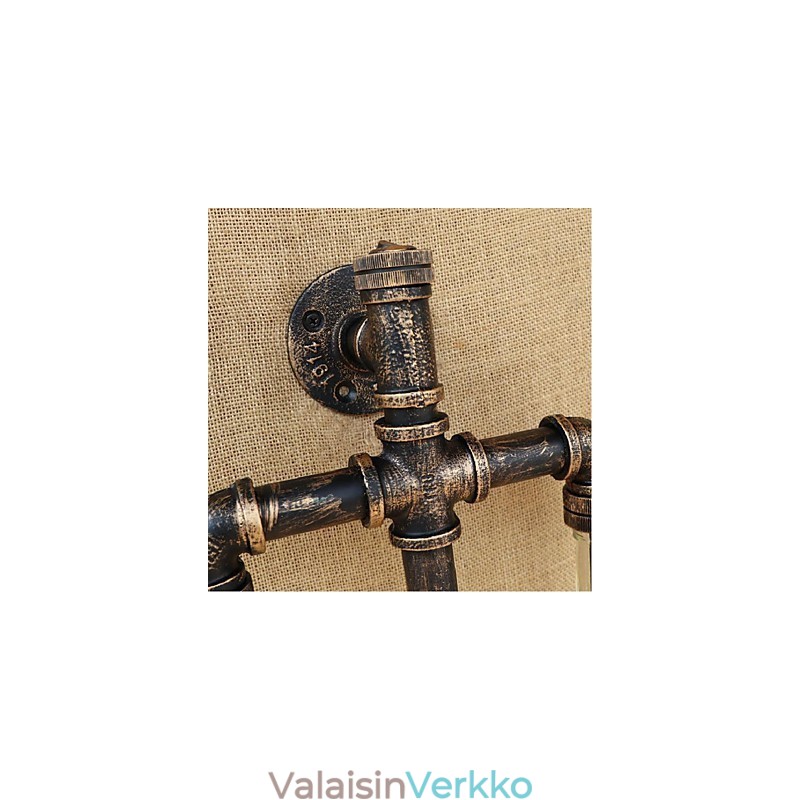 Amerikkalainen teemaravintola baarisilitysrauta kytkimellä vesiputki viinipullon seinälamppu läpinäkyvä