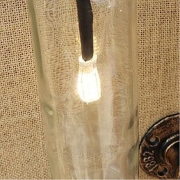 Amerikkalainen teemaravintola baarisilitysrauta kytkimellä vesiputki viinipullon seinälamppu läpinäkyvä