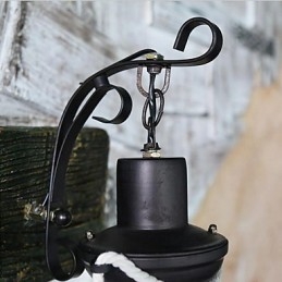 Vintage-muissa on alasvalaisimet seinävalaisimet