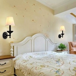 Vintage-muissa on alasvalaisimet seinävalaisimet