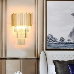 Kullanvärinen Postmoderni Luxury K9 -kristalli-seinävalaisin kristallivarjostimella