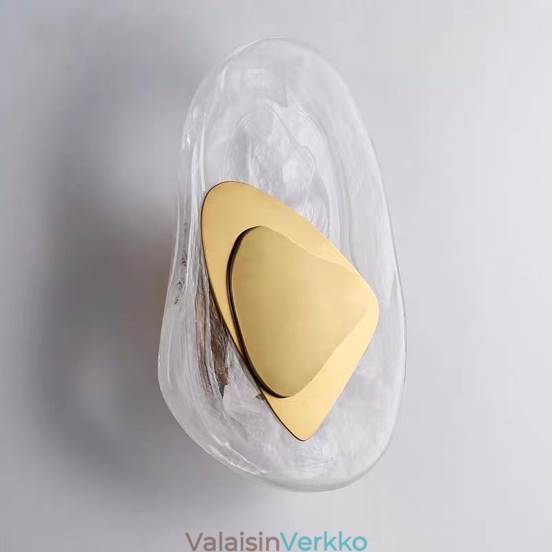 Pohjoismaiset kristalliseinävalaisimet Olohuoneen työhuoneen sängyn vieressä käytävä Olohuoneen taustavalaisin