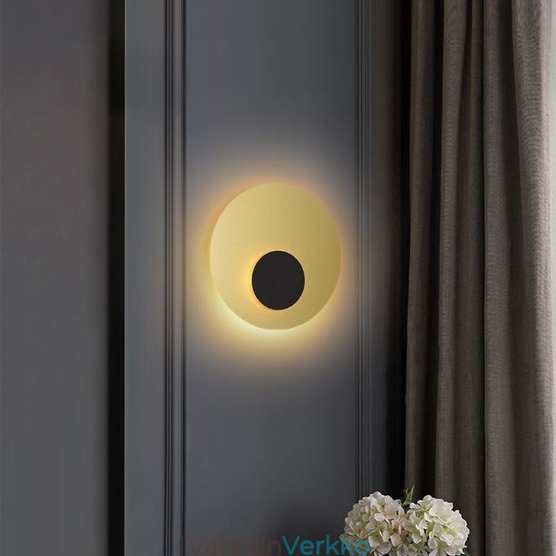 Nordic Wall Light Black Gold Pyöreä täyskuparinen seinävalaisin