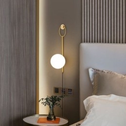 Moderni Globe-seinävalaisin, harjattu kultainen lasiseinävalaisin