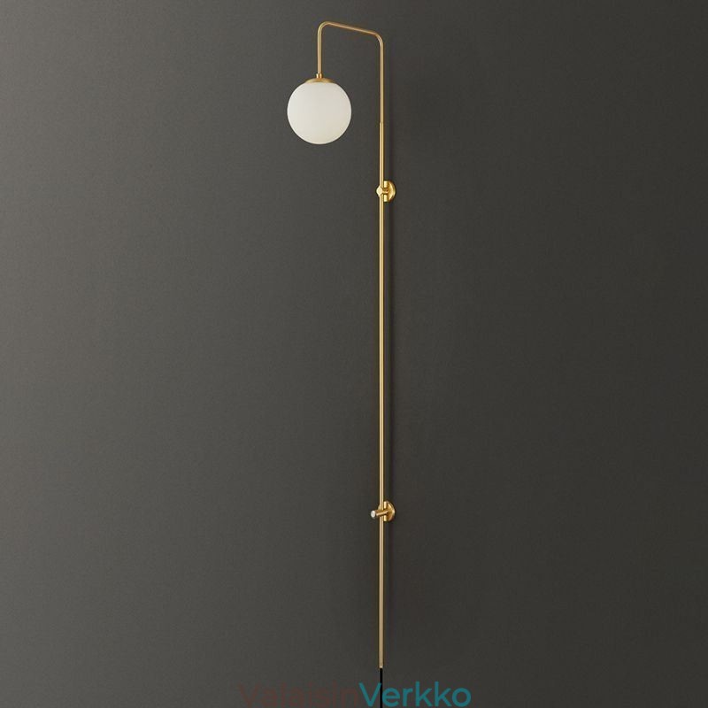 Moderni Globe-seinävalaisin, harjattu kultainen lasiseinävalaisin