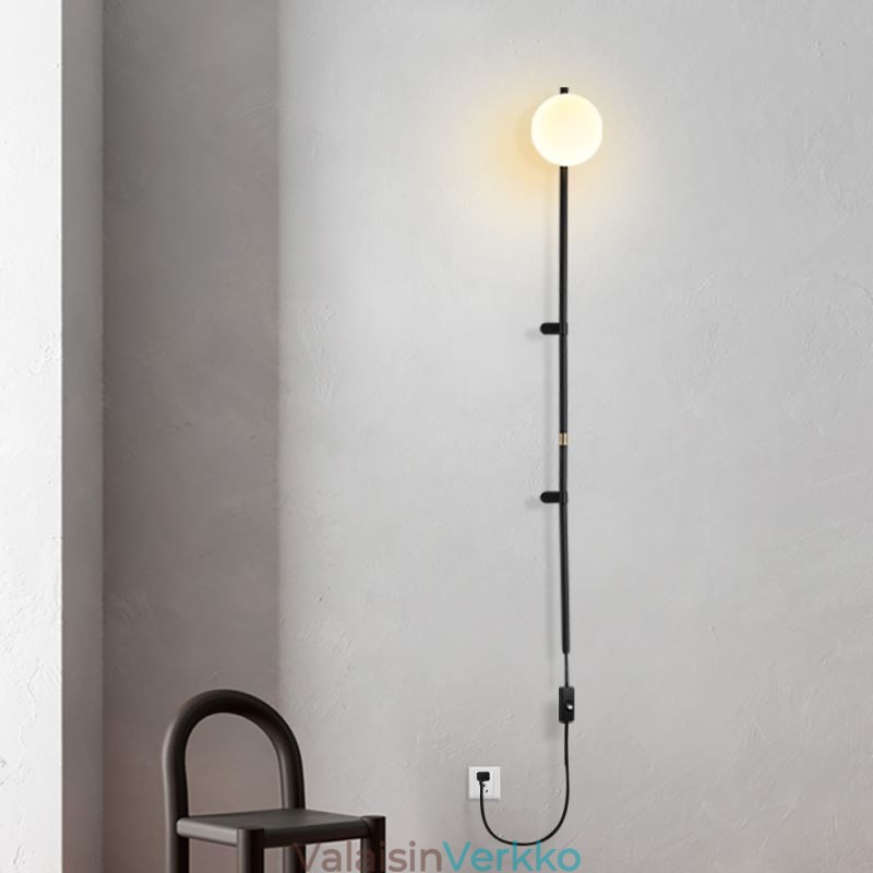 Maapallon seinävalaisin Mid Century Magic Bean -seinävalaisin pistokkeella