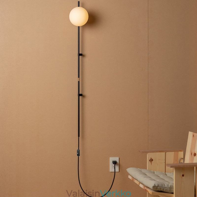 Maapallon seinävalaisin Mid Century Magic Bean -seinävalaisin pistokkeella