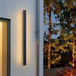 Ulkokäyttöön tarkoitettu pitkä moderni nykyaikainen seinävalaisin, IP 44, kuisti patiopuutarhaan