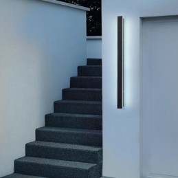 Ulkokäyttöön tarkoitettu pitkä moderni nykyaikainen seinävalaisin, IP 44, kuisti patiopuutarhaan