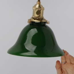 Moderni seinävalaisin lasivarjostimella