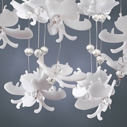 Moderni puolitaskuteline, jossa on 3 Lights Butterfly -varjostin