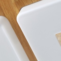 Uppoasennus mini-tyylinen moderni nykyaikainen puu