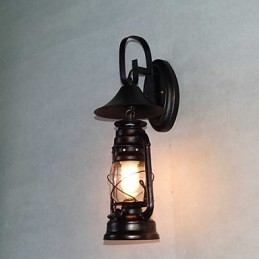 Vintage Black Metal Lantern seinävalaisin yhdellä valolla