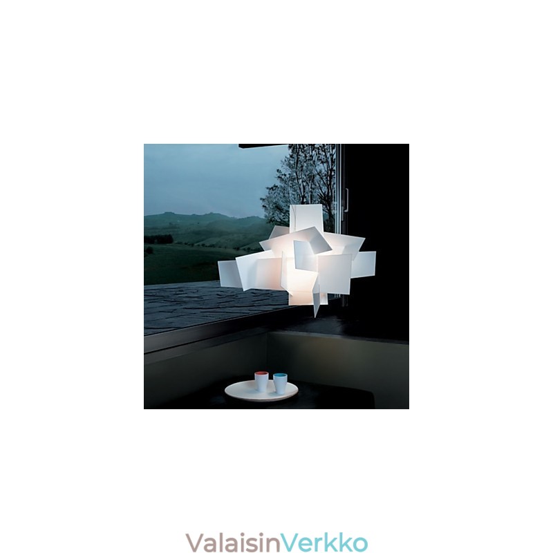 Moderni nykyaikainen perinteinen klassinen retro kynttilätyylinen riippuvalaisin