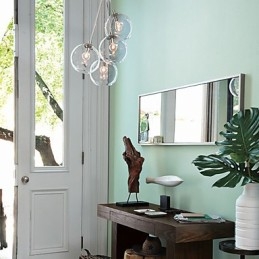 Perinteinen minityylinen maalausriippuvalaisin